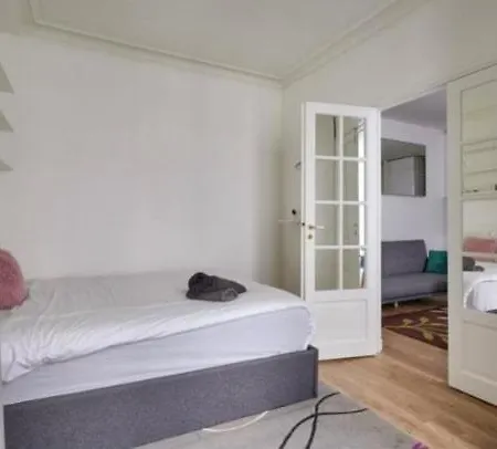 Elegant And Chic - Near Sights *