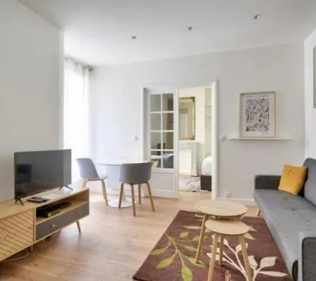 Apartment Elegant And Chic - Near Sights