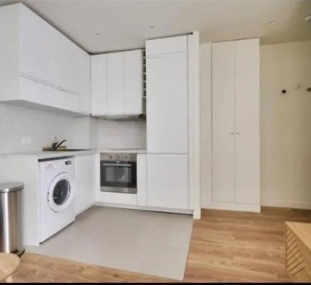 Elegant And Chic - Near Sights * Paris