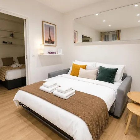 Elegant And Chic - Near Sights *