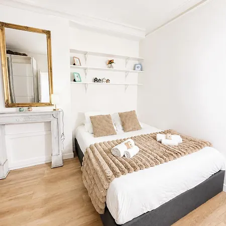 Elegant And Chic - Near Sights Parigi