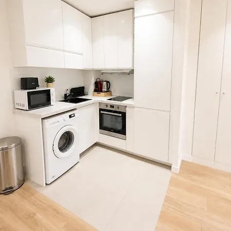 Elegant And Chic - Near Sights Paryż
